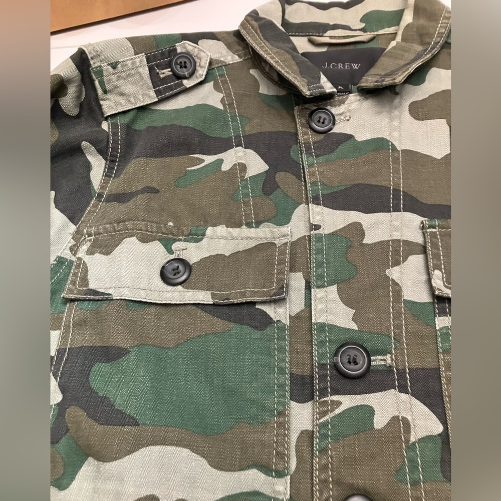 JCrew Camo heavy canvas shirt jacket - size petite large - excellent condition - Picture 8 of 9